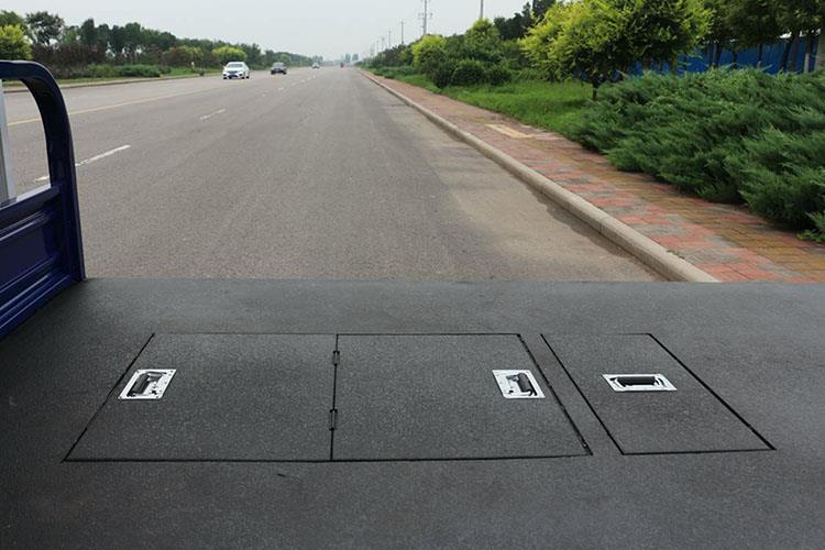 每次充電前檢查電瓶內(nèi)液面高度，應(yīng)保持高出極板格柵5～10毫米