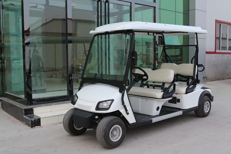 4座高爾夫球車廣泛應(yīng)用于高爾夫球場(chǎng)、旅游景區(qū)、主題公園、機(jī)場(chǎng)以及社區(qū)街道等多種場(chǎng)所
