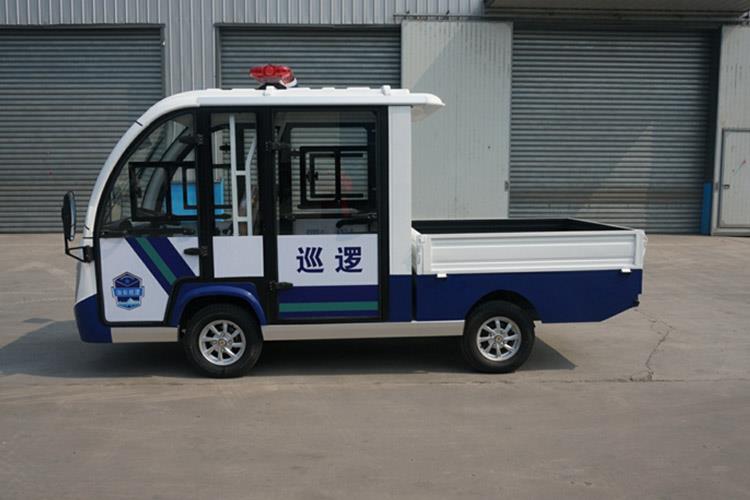 六座電動(dòng)巡邏車外形采用轎車式設(shè)計(jì)，游艇玻璃鋼車身材料，等離子汽車專用環(huán)?？酒幔€條流暢，新穎美觀