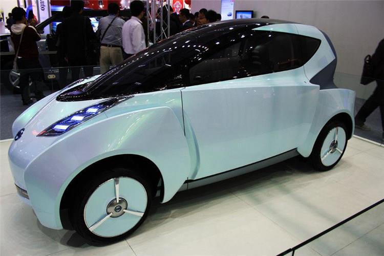 這種新能源電動車顧名思義就是采取電力為能源的車型，電池作為能量來源，通過控制器、電機等部件，將電能轉(zhuǎn)化為機械能運動，以控制電流大小改變速度的車輛