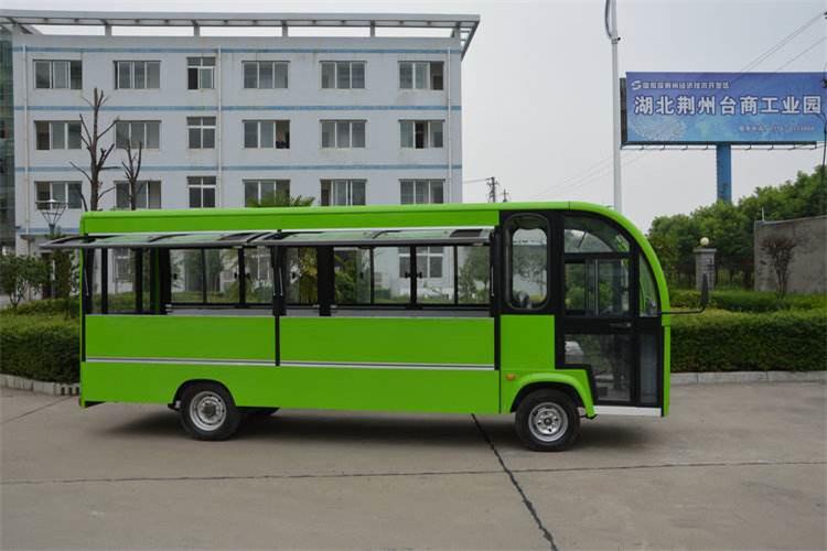 充電前務必拔下鑰匙，以關掉電動觀光車電源