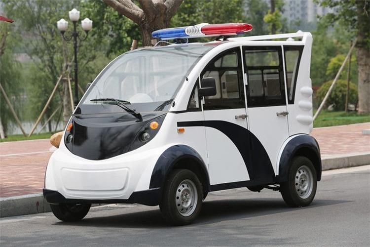 相比傳統(tǒng)燃油式大型巡邏車(chē)，新式電動(dòng)巡邏車(chē)不僅具有安全無(wú)噪音、采購(gòu)流程簡(jiǎn)單、以純電力驅(qū)動(dòng)等特點(diǎn)
