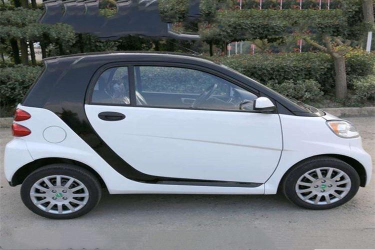 充電機(jī)插頭和電池插座接插不到位，應(yīng)重新接插