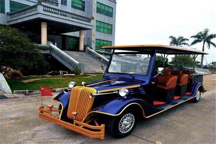 主要檢查電動老爺車雨刮器、車輛空調(diào)除霧功能是否正常，全車燈光是否正常，并隨時保持后視鏡面清潔及后視角度