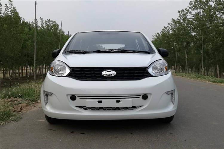 220伏電源插頭或充電器輸出插頭松動(dòng)、接觸面氧化等現(xiàn)象都會(huì)導(dǎo)致插頭發(fā)熱，發(fā)熱時(shí)間過長會(huì)導(dǎo)致插頭短路或接觸不良