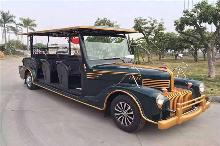 在山東電動老爺車明顯的位置要貼、掛安全提示和警示牌