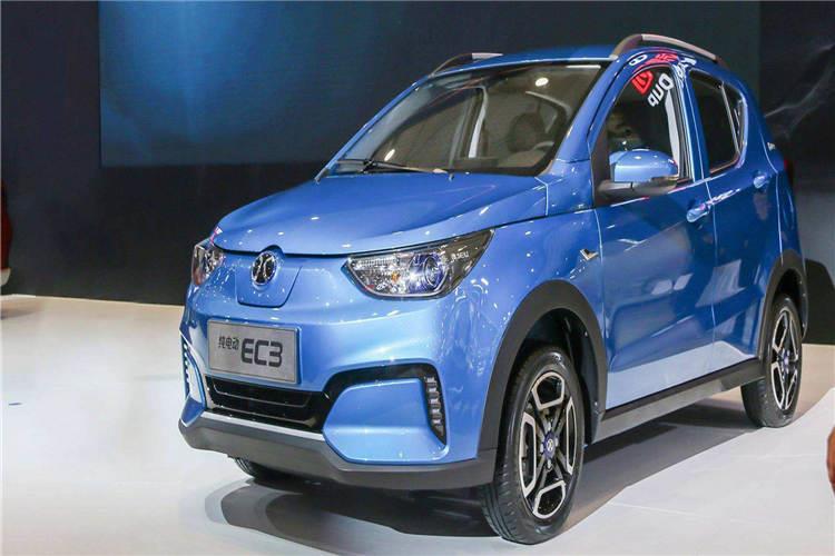 山東新能源電動(dòng)車結(jié)構(gòu)簡單，使用維修方便，新能源電動(dòng)汽車較內(nèi)燃機(jī)汽車結(jié)構(gòu)簡單