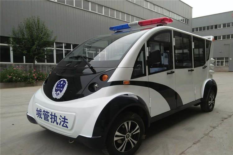 駕駛山東電動巡邏車時應(yīng)注意遵守交通規(guī)則，避免重大和輕微事故，同時應(yīng)盡量選擇平穩(wěn)駕駛，避免顛簸和車輛側(cè)傾