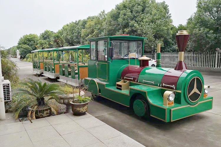 不僅承擔(dān)交通運(yùn)輸?shù)墓δ?，更重要的是使游客可以愜意的欣賞沿途的風(fēng)景